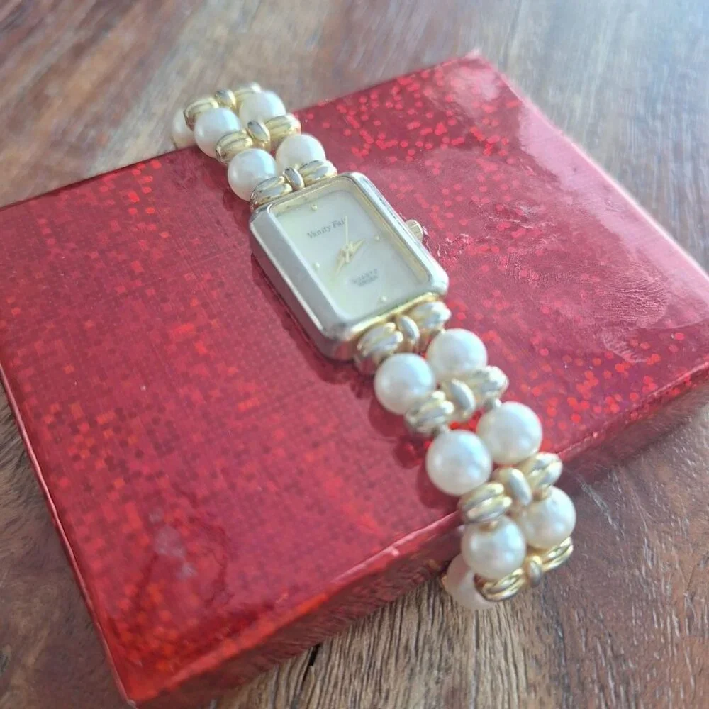 Vanity Fair Watch Quartz Gruen Faux Pearl‎ Vintage Costume